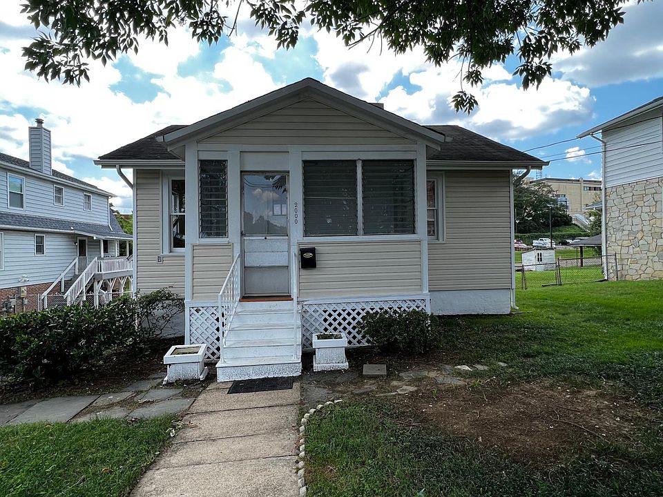 1st image of 2000 6th St S