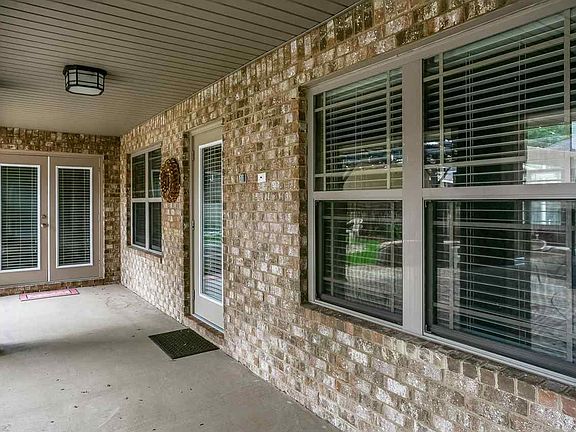 5th image of 5096 English Oak Dr