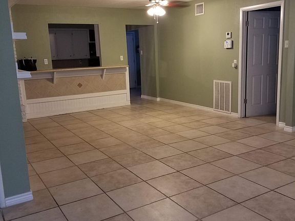 4th image of 5913 Shamrock Dr