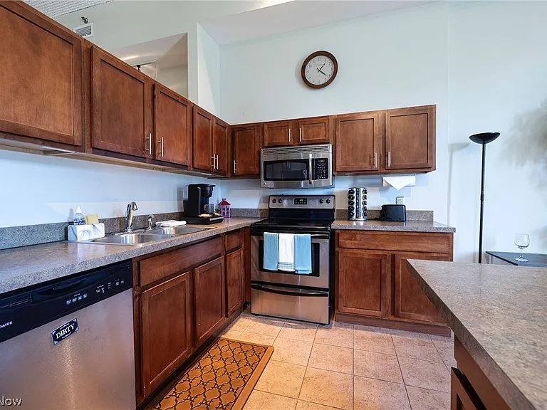408 W Saint Clair Ave #607 — Photo 6