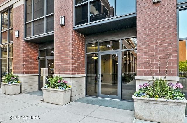 1st image of 330 N Jefferson St APT 1305