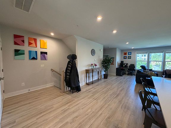4th image of 626 Noush Ct Unit B