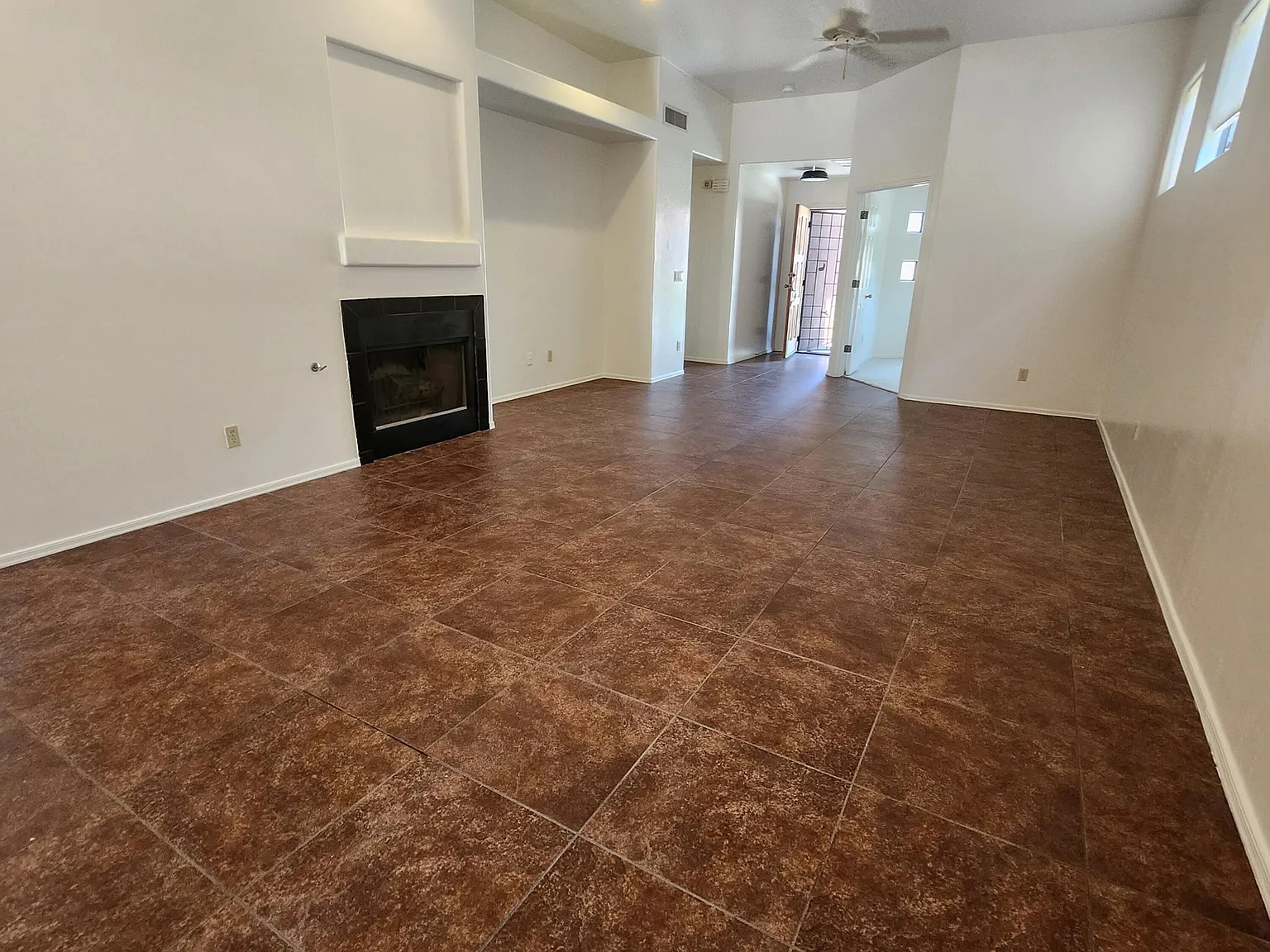 3 bed, 2.0 bath, 1622 sqft, $1,975 — Photo 3