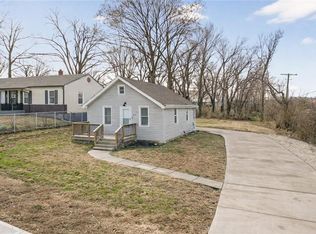429 NE 42nd St, Kansas City, MO 64116