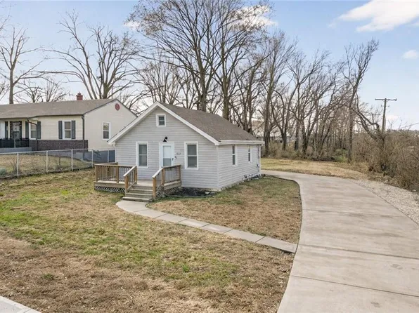 429 NE 42nd St, Kansas City, MO 64116