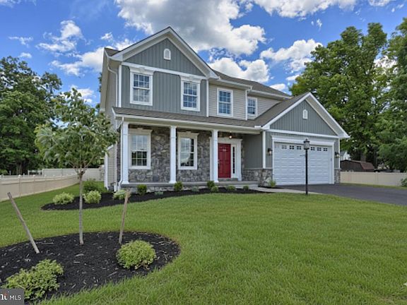 2nd image of 1 Starlight Ln