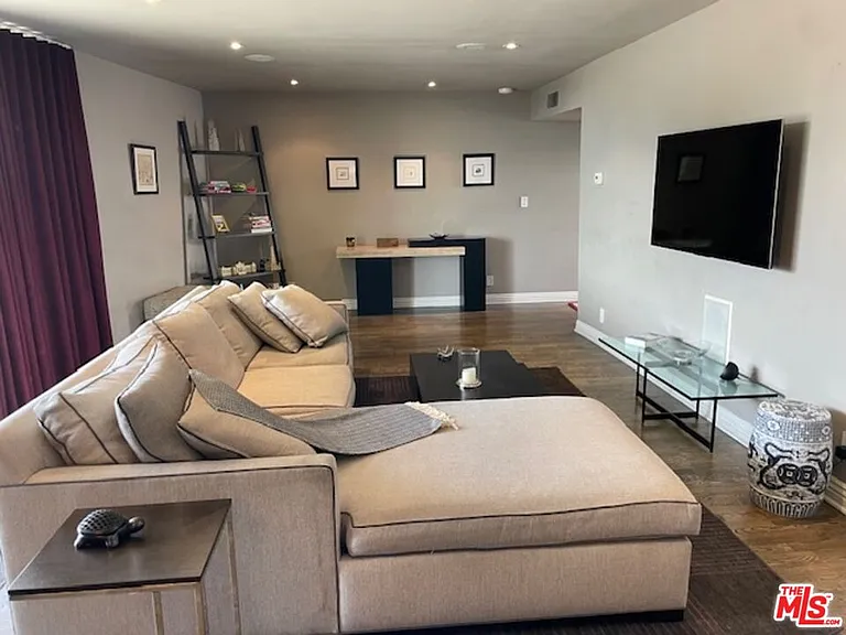 2260 N Cahuenga Blvd #502 — Photo 21