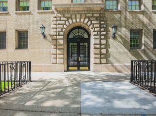 200 E Pearson St APT 3E, Chicago, IL 60611