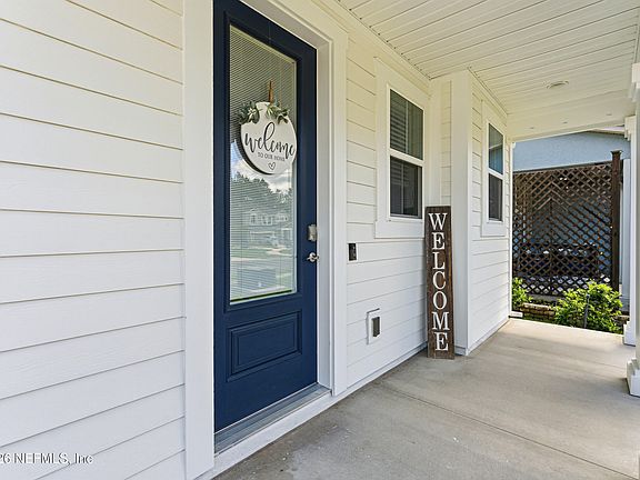 3rd image of 38 CLOVERBROOK Road