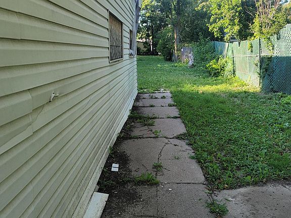 3rd image of 2708-L Avenue St N