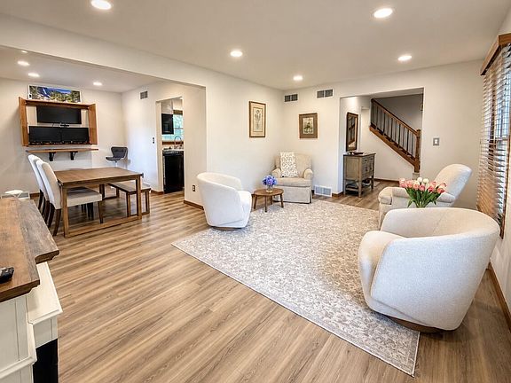 2nd image of 7251 Hyacinth COURT