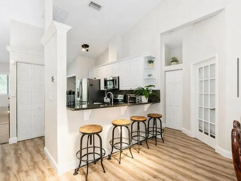 805 Harbour Pointe Way #805 — Photo 3