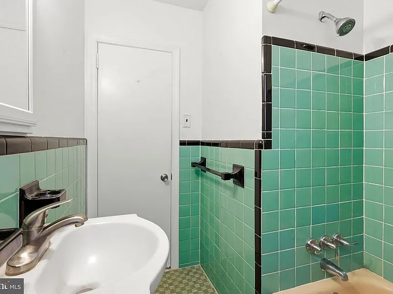 719 Delaware Ave — Photo 10