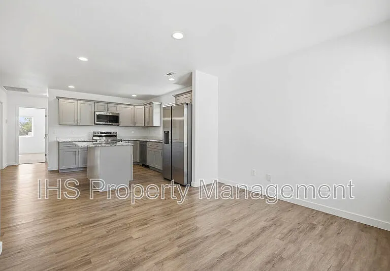 714 W 13th St #A — Photo 10