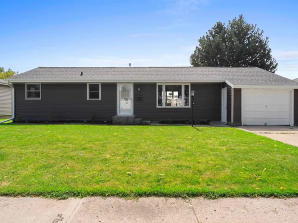 1682 Debra Ln, Green Bay, WI 54302