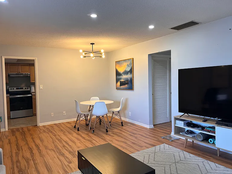 3201 NE 29th St #307 — Photo 2
