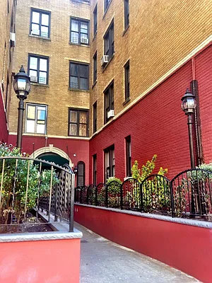 Rented by Bohemia Realty Group | media 7