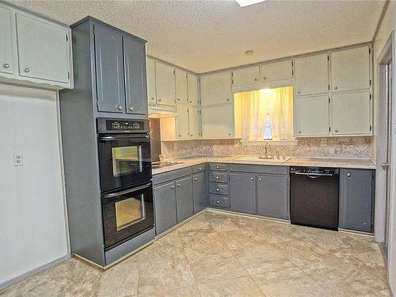 3rd image of 6963 Payte Ln