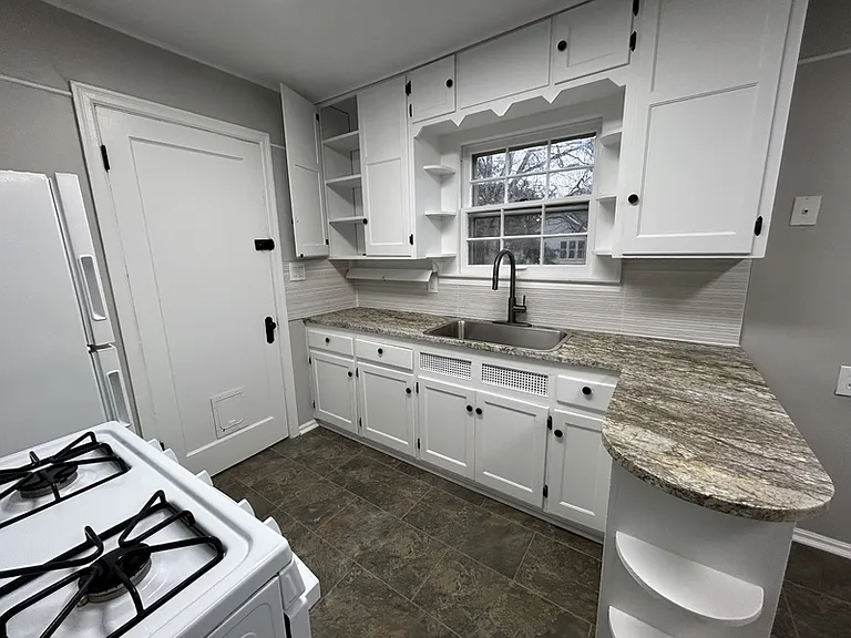 2022 Kentucky St — Photo 14