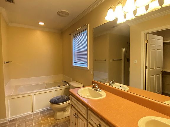 3rd image of 3240 Oak Garden Dr