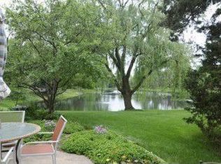 444 Old Barn Rd APT D, Lake Barrington, IL 60010