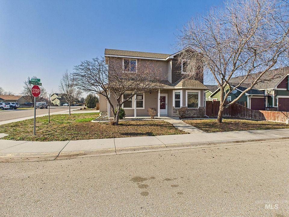 1st image of 819 Sioux Ave