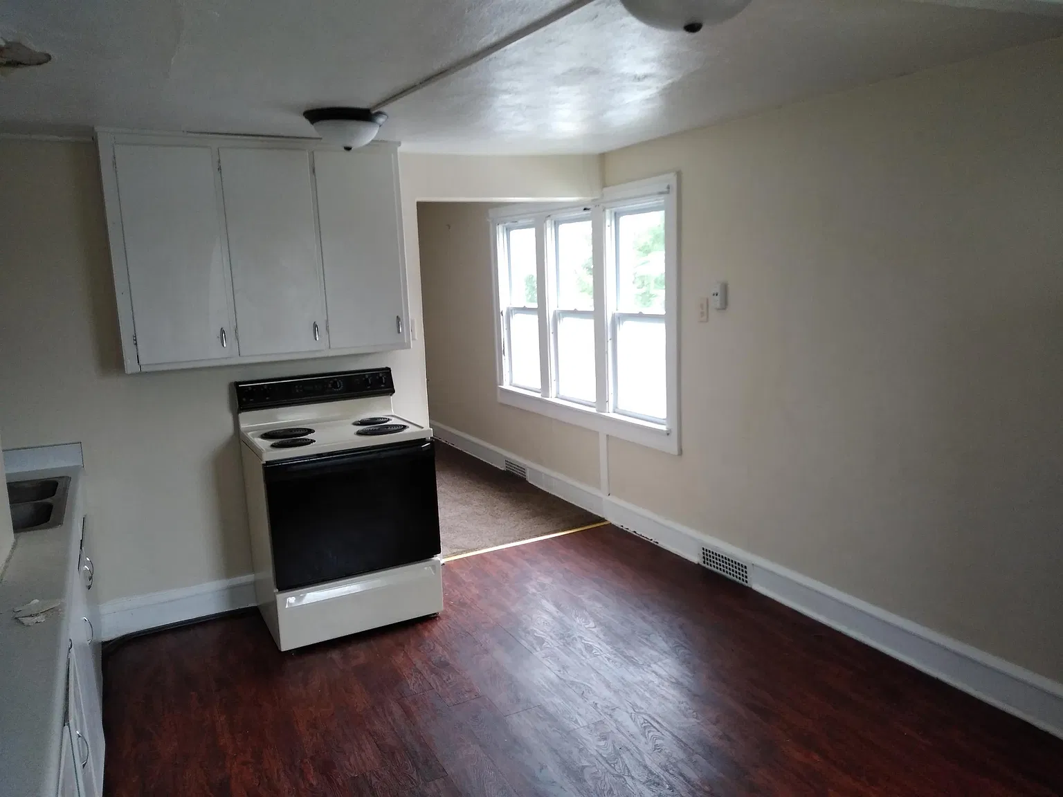 1826 Bell - 1826A — Photo 2