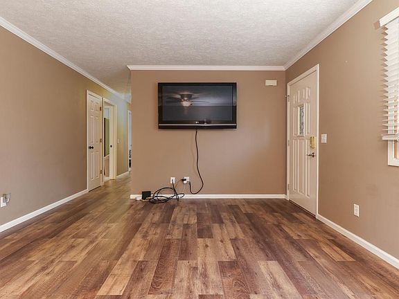 5th image of 35 Yorkshire Dr