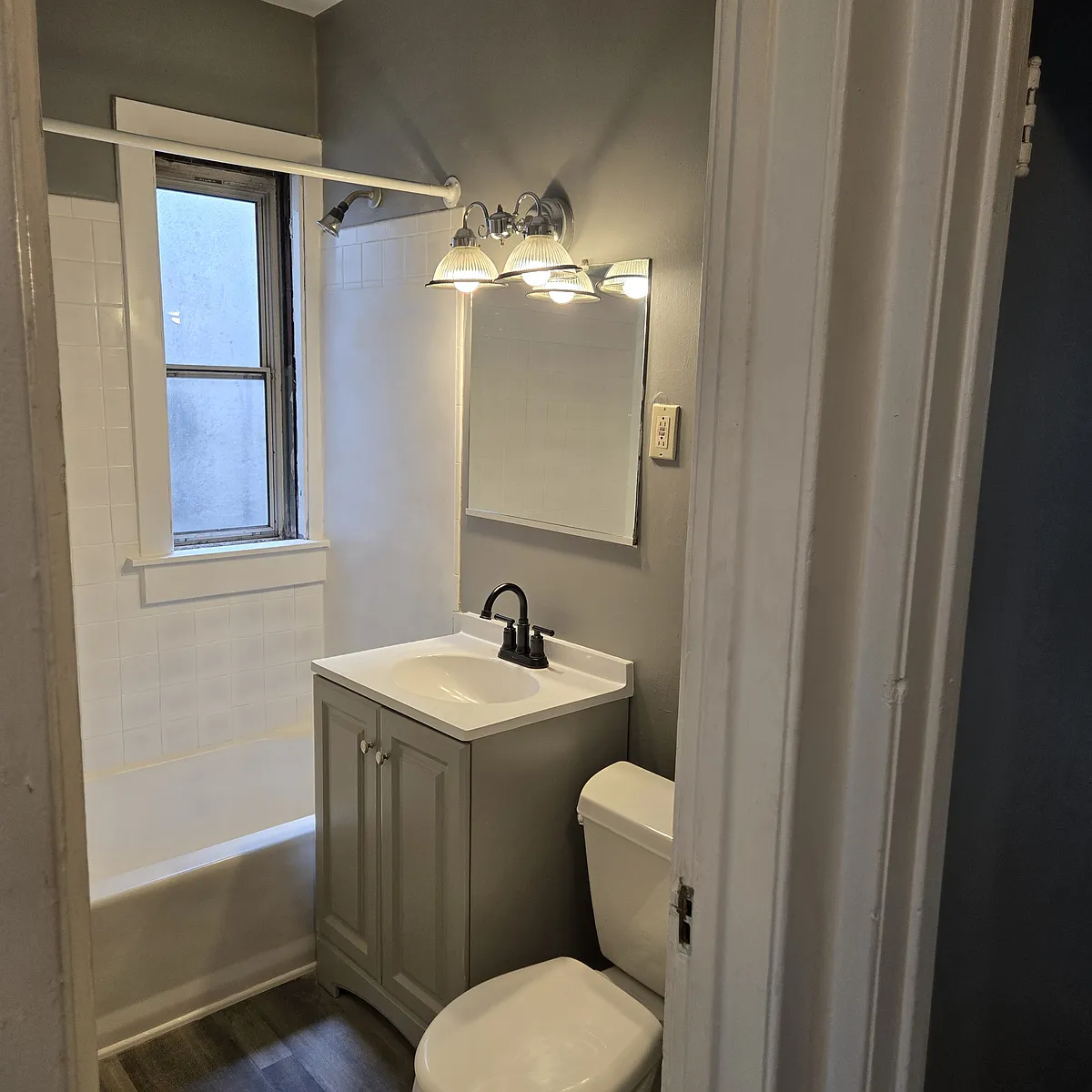 Building Photo - 3039 Delaware Ave #4