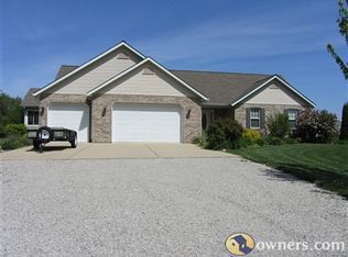 12825 N Ridge Dr, Highland, IL 62249