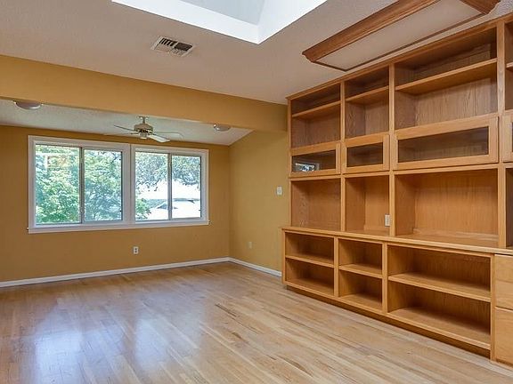 4th image of 844 Oak Ln