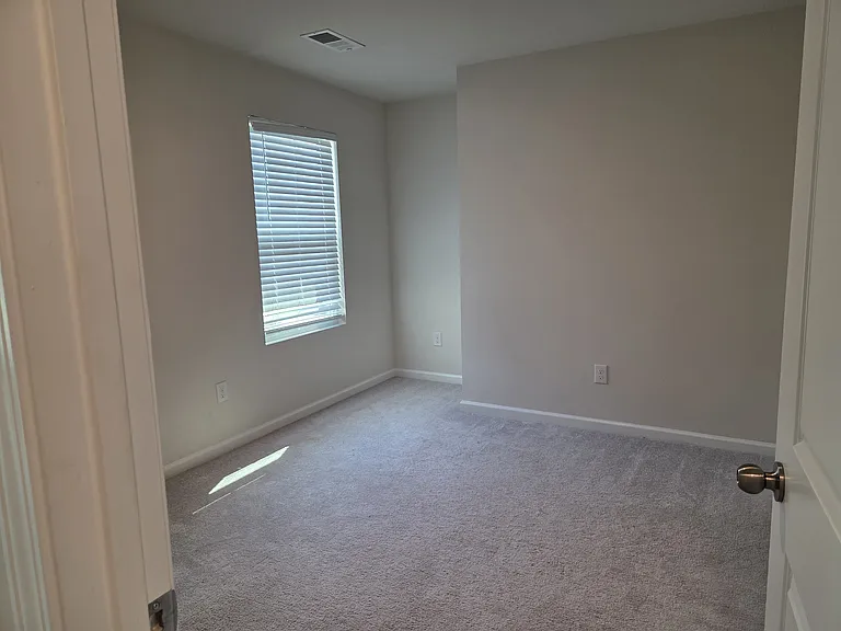 1537 Woodhouse Dr — Photo 16