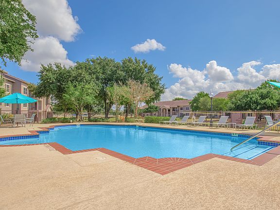 Luxury Poolside Experience at Avonmora Apartments in Austin, TX