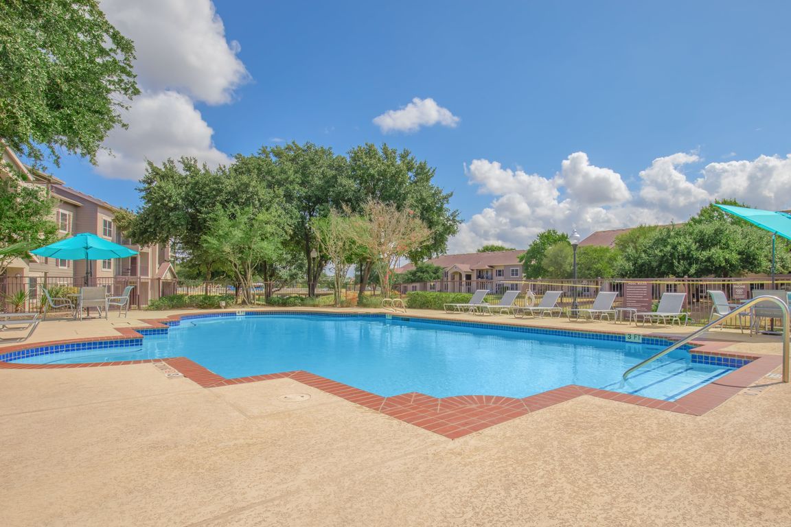 Luxury Poolside Experience at Avonmora Apartments in Austin, TX