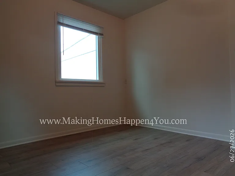 1945 23rd St NE — Photo 28
