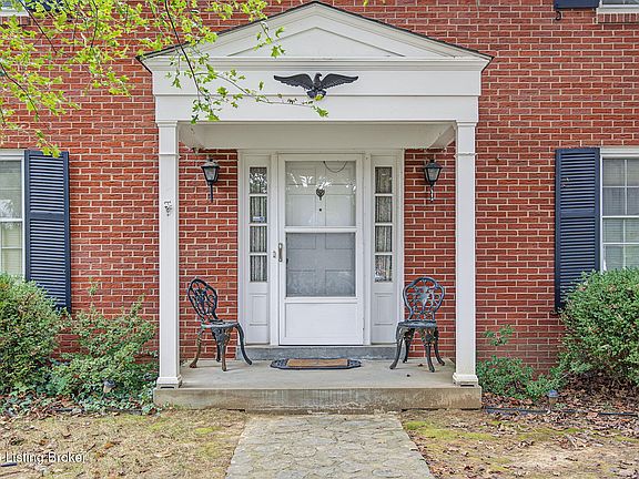 4th image of 700 Hickory Ln