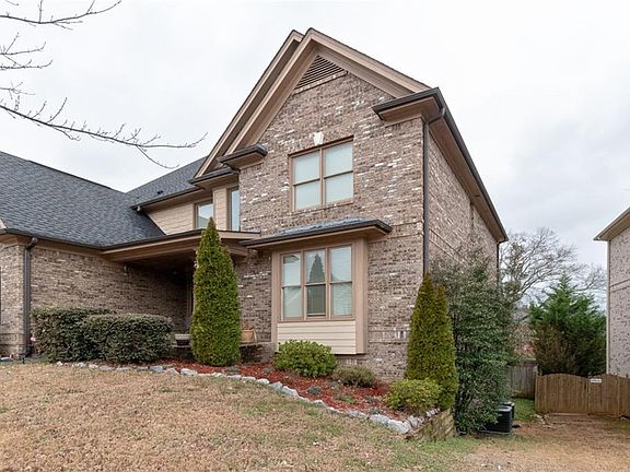 2nd image of 907 Arbor Dr