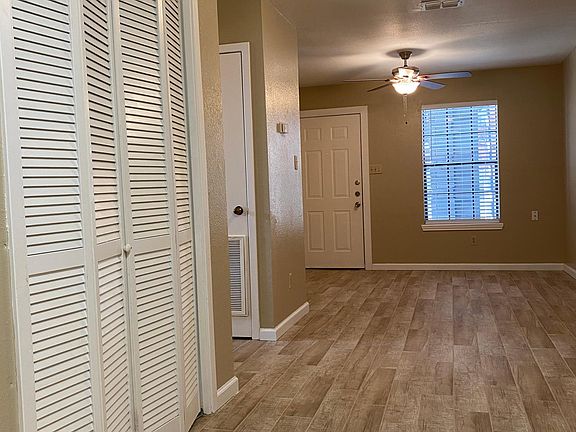 4th image of 2200 N 32nd St APT 2