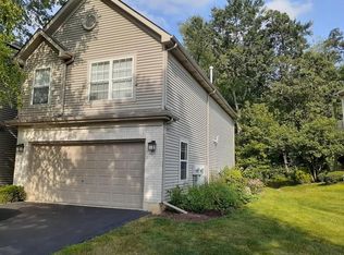 2777 Granite Ct, Prairie Grove, IL 60012