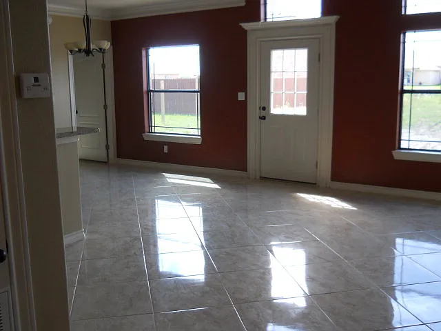 4 bed, 2.5 bath, 1680 sqft, $1,750 — Photo 2