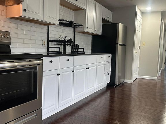 Kitchen & hallway