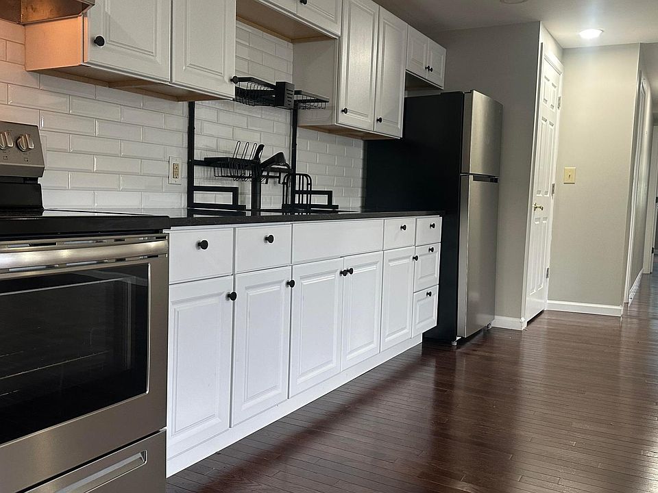 Kitchen & hallway