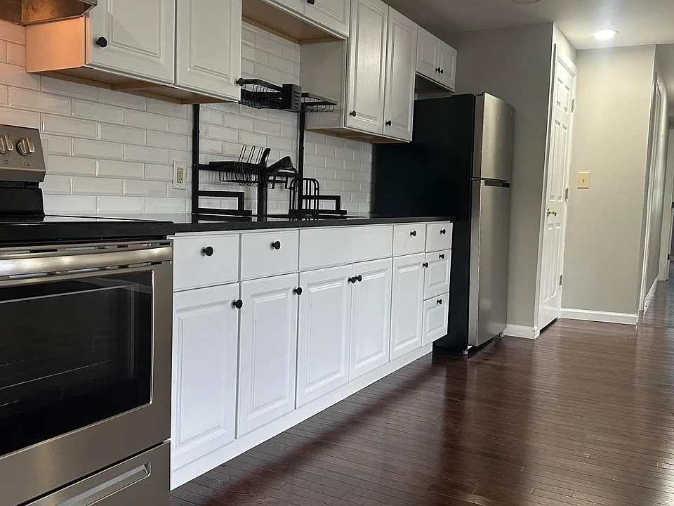 Kitchen & hallway