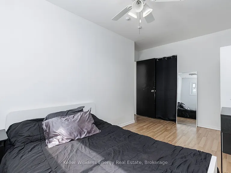 660 Grey St #B — Photo 14