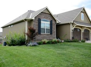 4324 SE Trotter Dr, Lees Summit, MO 64082