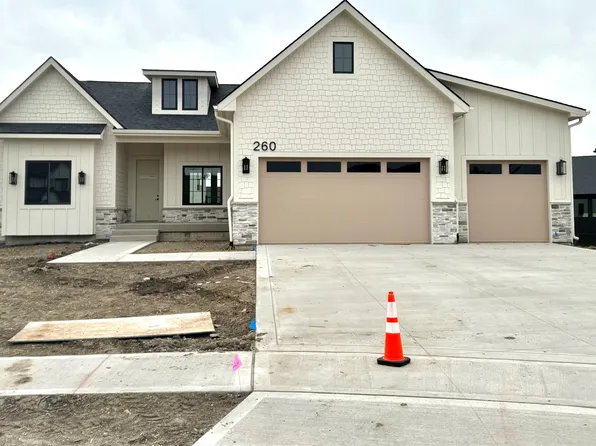 260 NW Montego Ct, Waukee, IA 50263