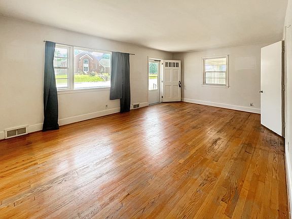 3rd image of 1065 Franklin Tpke