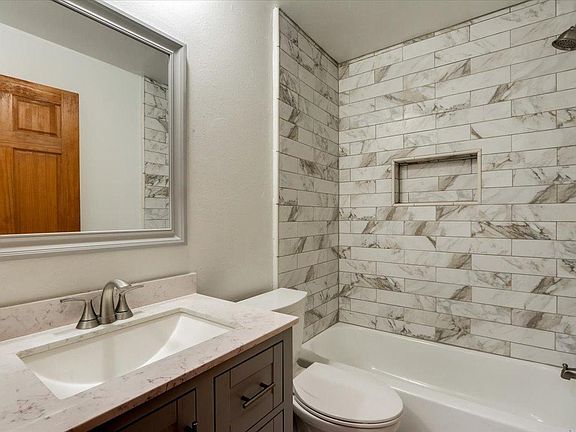 2nd image of 1125 Pico Blvd APT 101