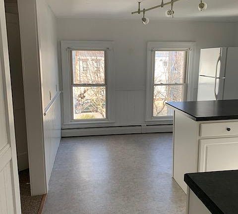 Eat-in Kitchen
