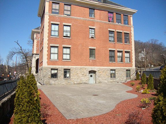 5th image of 162 McLean Ave APT 2A
